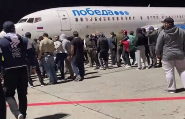 В Махачкале толпа ворвалась в аэропорт. Фото: рос СМИ
