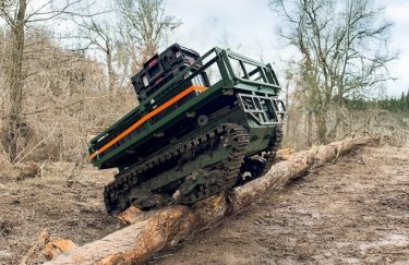 Парк гусеничних роботів поповнив багатофункціональний «Віслюк». Фото: mod.gov.ua Парк гусеничних роботів поповнив багатофункціональний «Віслюк»