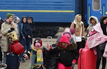 В Украине продлили сроки выплат вынужденным переселенцам до 30 апреля - Шмыгаль