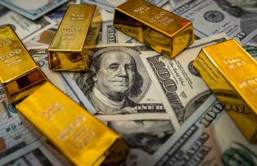Вже вище $2400 за унцію: світові ціни на золото знову вийшли на рекорд