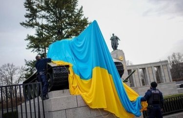 У Берліні влада заборонила використовувати українську символіку 8 та 9 травня