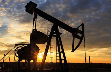 Цена нефти Brent опустилась ниже $77 за баррель