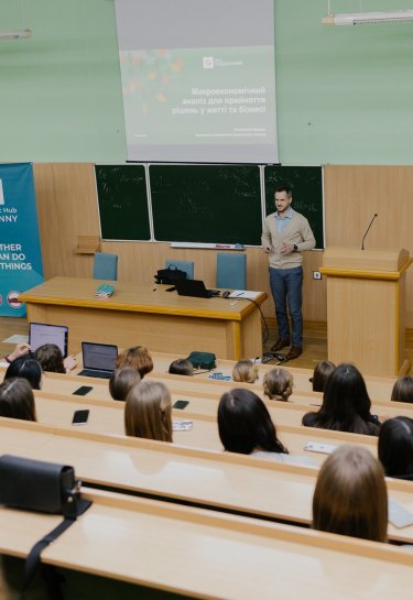 Воспитатели будущего: как Academic Hub Pivdenny привлекает молодежь к саморазвитию со студенческих рядов