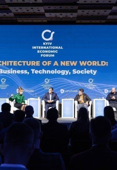 Хмельницький, Конотопський та Здесенко на КМЕФ розповіли, чому будують бізнес в Україні