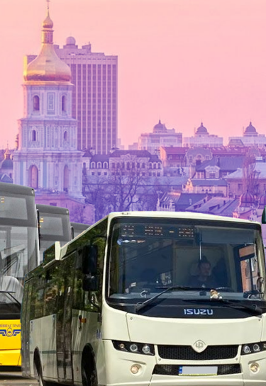 Частные маршрутки стали самым популярным видом общественного транспорта в Киеве. Иллюстрация: Delo.ua Не мобилизацией единой: почему в Киеве деградирует общественный транспорт