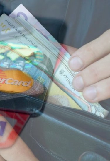 Українці оформлюють більше банківських карток, але середні чеки падають. Як і чому змінюються платіжні звички громадян