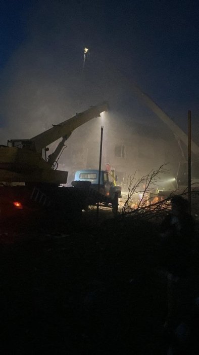 Фото 3 — Оккупанты нанесли удар по дому под Днепром: есть пострадавшие, под завалами могут быть люди (ФОТО/ВИДЕО)