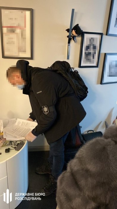 Фото 2 — ГБР обыскало дом нардепа-соратника Разумкова: экс-спикер заявил о политических преследованиях