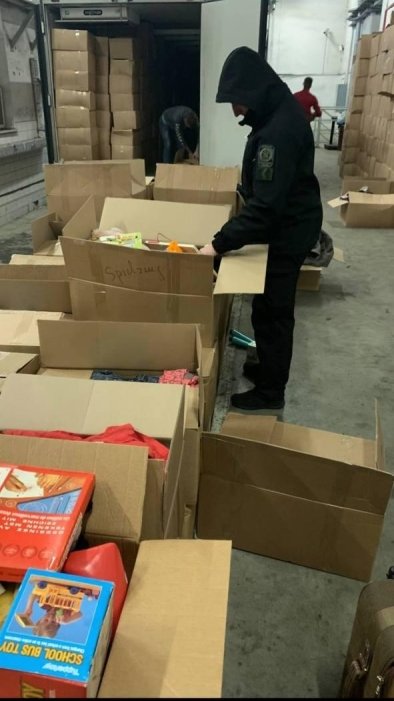 Фото 3 — На границе Украины и Польши выявили контрабандную одежду на 25 млн грн (ФОТО)