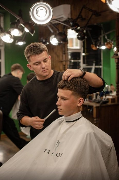 Фото 6 — Від окопів до барбершопів: як військовий Руслан Колішенко звільняв українські міста й не зупинив свій бізнес під час війни