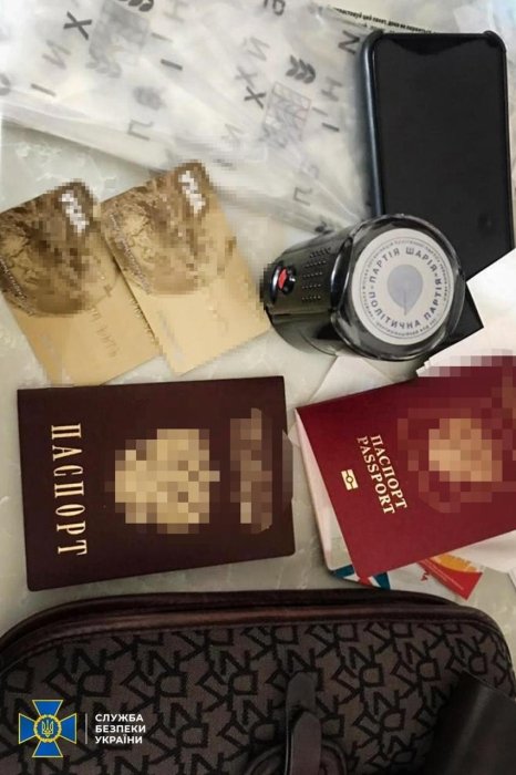 Фото 4 — СБУ обыскала в Киеве основателей общественной организации "Партия Шария" (ФОТО)