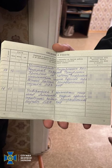 Фото 3 — В Киеве задержали "чиновницу МВД ДНР", которая планировала бежать за границу