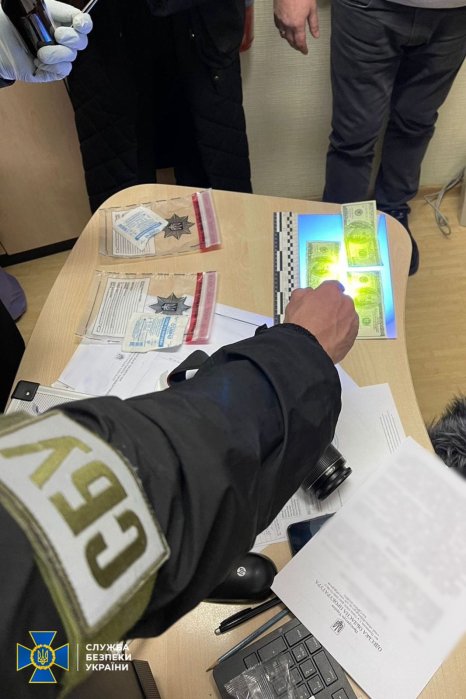 Фото 3 — Начальника одесской таможенной лаборатории разоблачили на взяточничестве: ему грозит 10 лет заключения