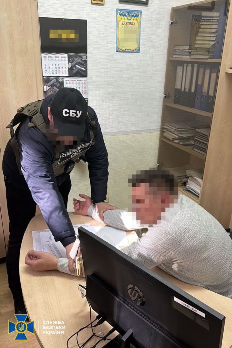 Фото 2 — Начальника одесской таможенной лаборатории разоблачили на взяточничестве: ему грозит 10 лет заключения