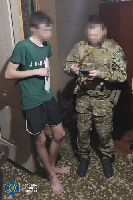 Фото 2 — В Харьковской области задержали предателей, собиравших информацию об обороне рубежей на границе с РФ (ФОТО)