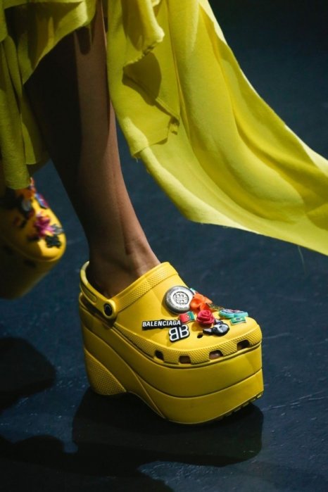 Фото 3 — Crocs отказывается от фабрик и закрывает фирменные магазины