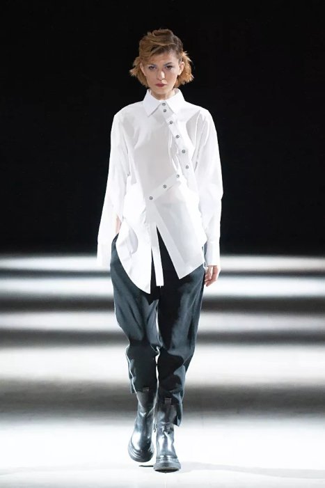 Фото 27 — Ukrainian Fashion Week відкрила 50-й сезон: на честь ювілею на подіум повернулися Бизов та Анісімов