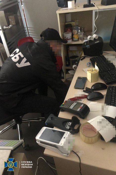 Фото 3 — "Модифікація" касових апаратів допомогла шахраям "заощадити" на податках 200 млн грн