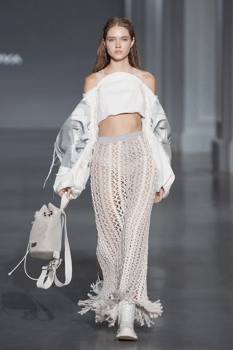 Фото 45 — Свежая мода: дерзкие идеи молодых на показах UFW для тех, кто любит эксперименты (ФОТО)