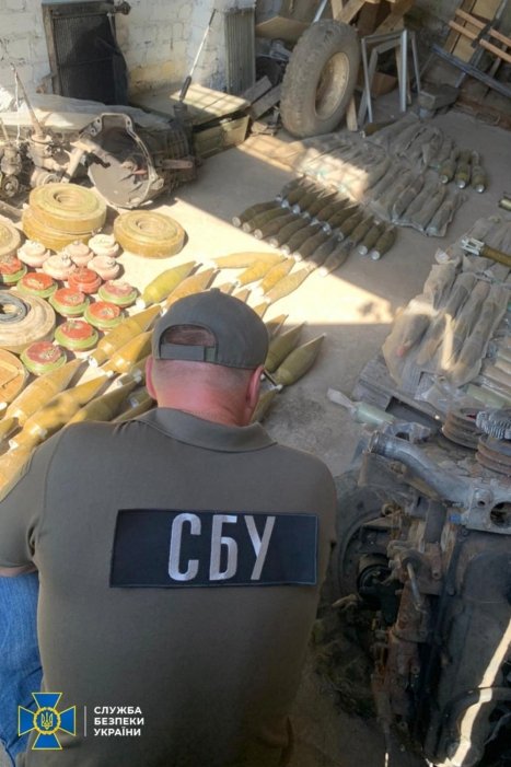 Фото 3 — СБУ нашла 3 тайника диверсионных групп боевиков на Донбассе со взрывчаткой и минами (ФОТО)