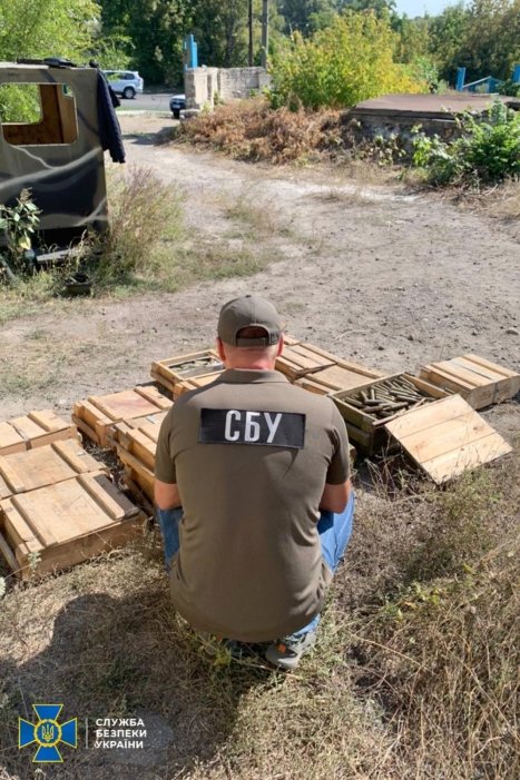 Фото 2 — СБУ нашла 3 тайника диверсионных групп боевиков на Донбассе со взрывчаткой и минами (ФОТО)