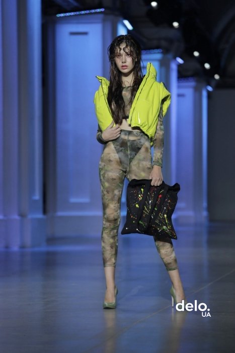 Фото 39 — Свежая мода: дерзкие идеи молодых на показах UFW для тех, кто любит эксперименты (ФОТО)
