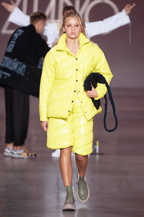 Фото 40 — Свежая мода: дерзкие идеи молодых на показах UFW для тех, кто любит эксперименты (ФОТО)