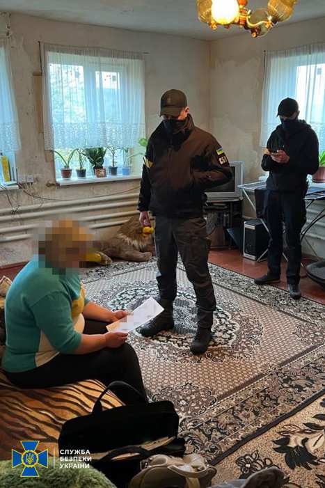 Фото 2 — СБУ задержала коллаборантку, возглавлявшую оккупационную "Роспочту" в Харьковской области