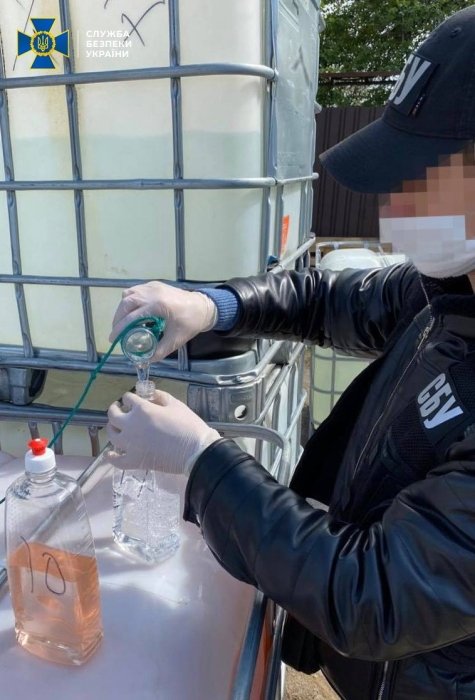 Фото 9 — В Украине прикрыли два цеха по производству контрафактных антисептиков (ФОТО, ВИДЕО)