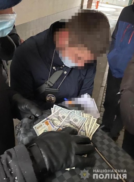 Фото 2 — Чиновника "Киевтранспарксервиса" поймали на взятке за установку зарядок для электромобилей