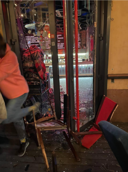 Фото 2 — Самопровозглашенная "полиция нравов". Как праворадикалы воюют против Киева