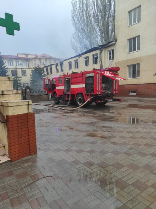Фото 2 — Российские войска обстреляли на Донетчине областную травматологию (ФОТО, ВИДЕО)