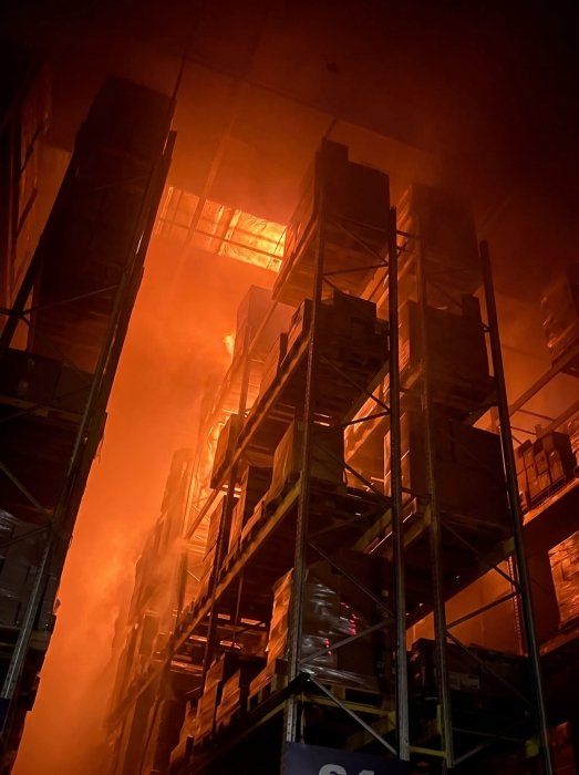 Фото 3 — Росія знищила останній в Україні великий логістичний комплекс "Епіцентру" (ФОТО)