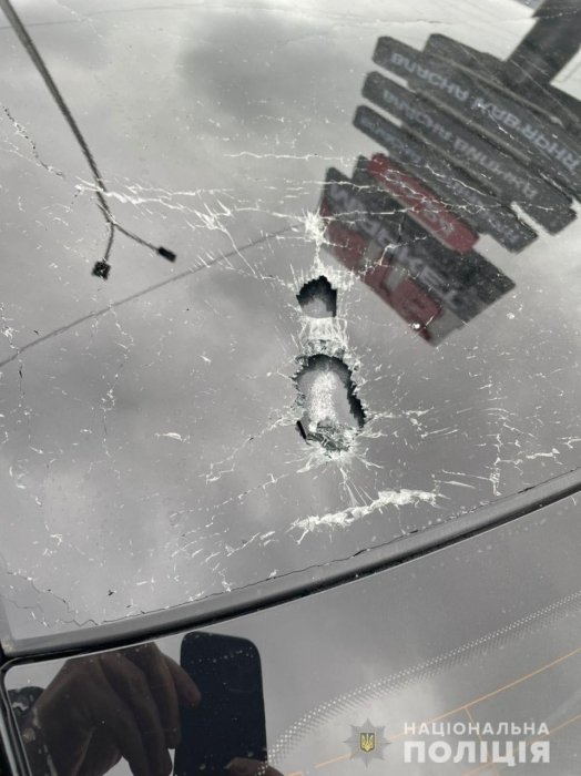 Фото 2 — На первого помощника Зеленского совершили покушение: "Стреляли в Шефира, ранен водитель"