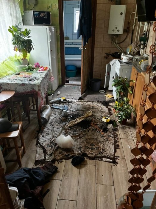 Фото 5 — Сумська область зазнала ворожих ракетних ударів: пошкоджено близько 20 будинків та ЛЕП (ФОТО)