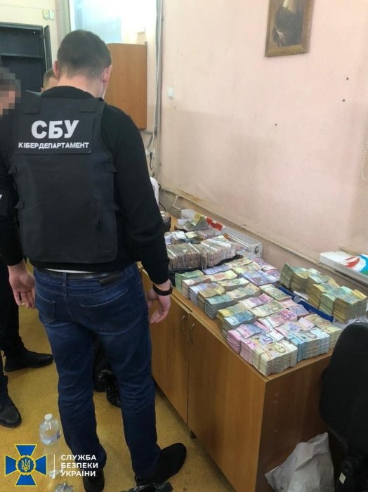 Фото 4 — CБУ прикрыла в Харькове конвертцентр с оборотом 5 млрд грн (ФОТО)