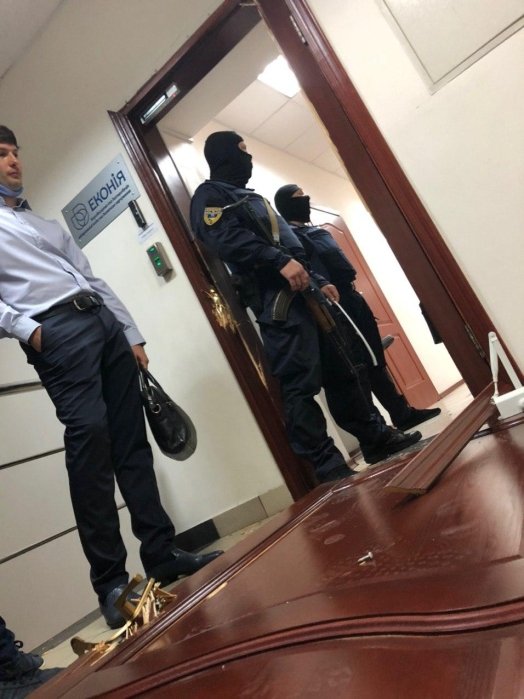Фото 2 — На заводе и офисе производителя детского питания "Малятко" проходят обыски (ВИДЕО)