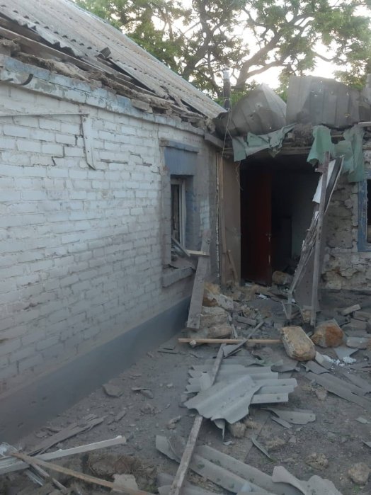 Фото 3 — Окупанти обстріляли з "Ураганів" громаду на Дніпропетровщині: зруйновано кілька будинків (ФОТО)