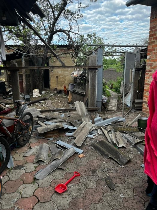 Фото 4 — Сумська область зазнала ворожих ракетних ударів: пошкоджено близько 20 будинків та ЛЕП (ФОТО)