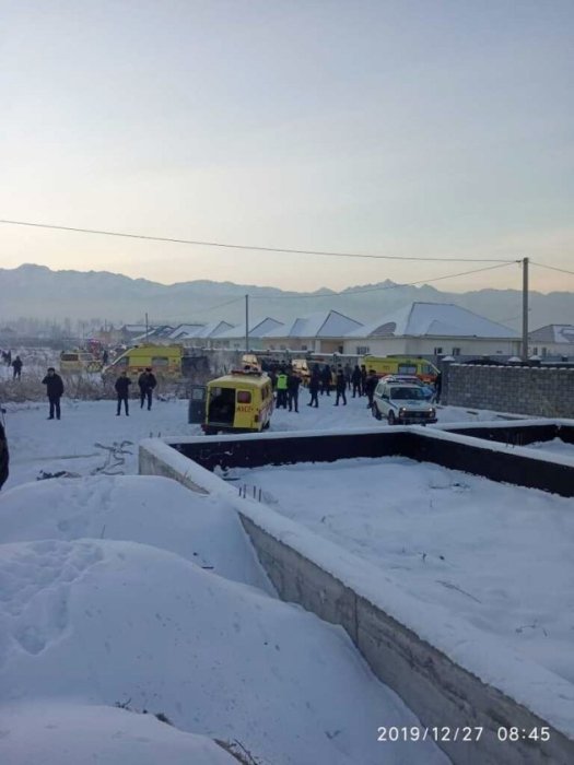 Фото 3 — В Казахстане разбился пассажирский самолет: на борту были украинцы (ФОТО, ВИДЕО)