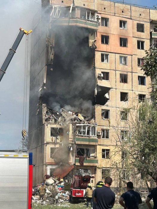 Фото 2 — Армия РФ наснесла ракетный удар по многоэтажке в Кривом Роге (ВИДЕО)