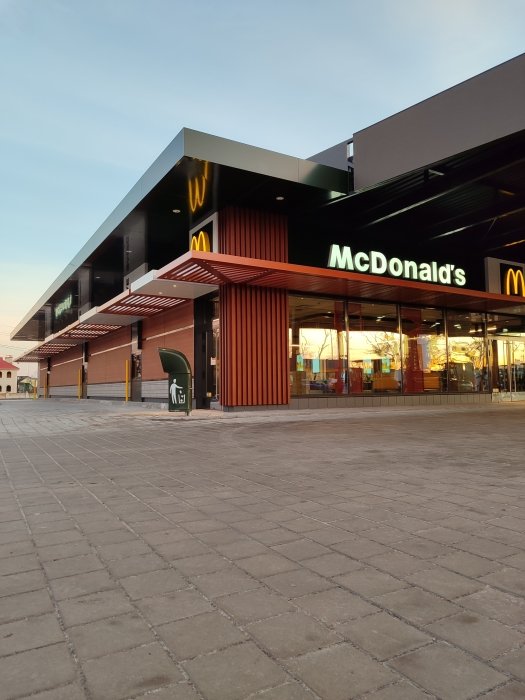 Фото 2 — McDonald’s відкрив ресторан на трасі "Київ-ЧОП": він став 100-м серед тих, що працюють в Україні