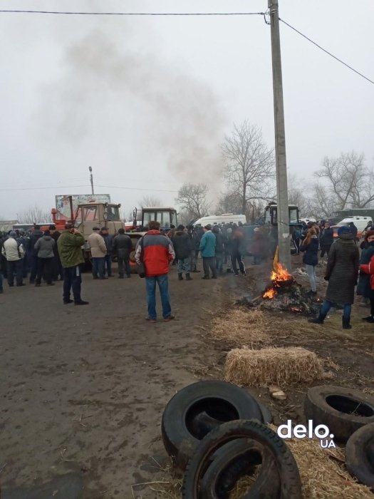 Фото 4 — Жители Новых Санжар пытаются не пустить эвакуированных из Китая украинцев (ФОТО, ВИДЕО)