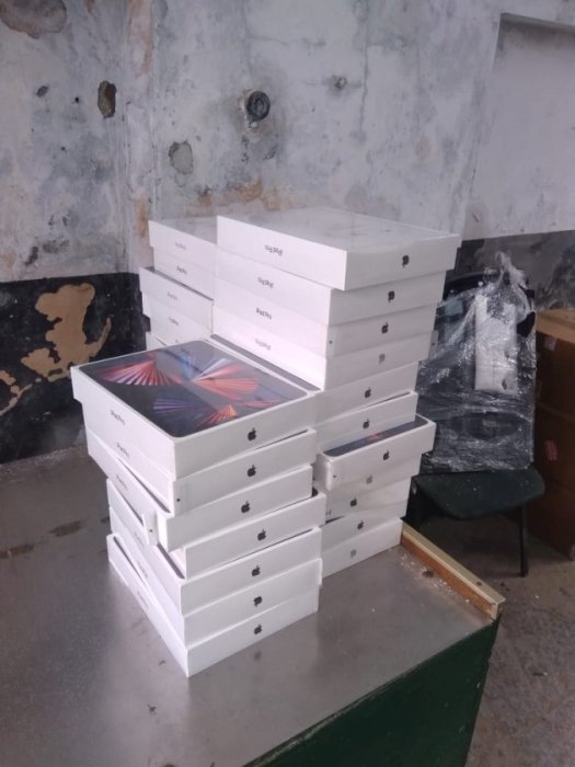 Фото 4 — На границе с Польшей пограничники конфисковали гаджетов Apple на 1,7 млн грн (ФОТО)