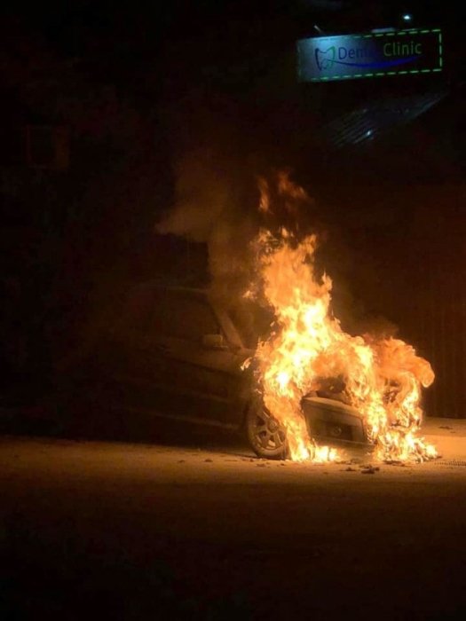 Фото 2 — "Слуге народа" Гео Леросу подожгли автомобиль (ФОТО, ВИДЕО)