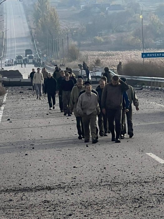 Фото 2 — Украина вернула из плена 107 военных, среди них - 74 бойца защищали "Азовсталь"