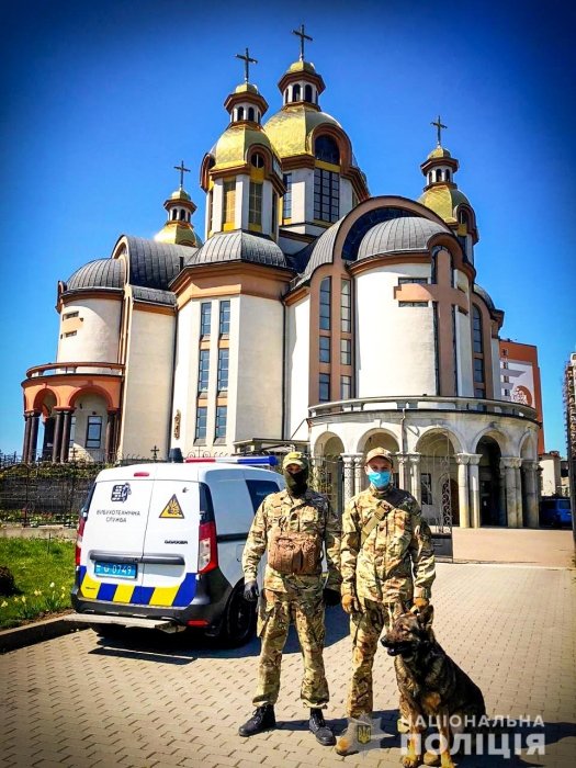 Фото 3 — В полиции рассказали о нарушениях карантина во время пасхальных служб (ФОТО, ВИДЕО)