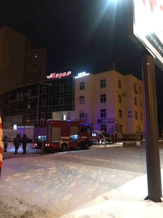 Фото 3 — В Киеве на Троещине горел торговый центр, есть жертвы (ФОТО)