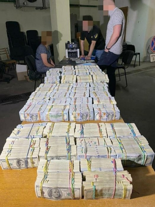 Фото 3 — В деле о подкупе руководства САП и НАБУ задержали трех человек — Сытник (ФОТО)