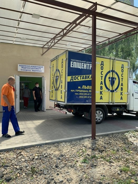 Фото 3 — "Епіцентр" передав нову партію апаратів ШВЛ лікарням Львова
